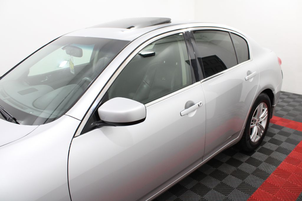 2013 INFINITI G37 Image 8