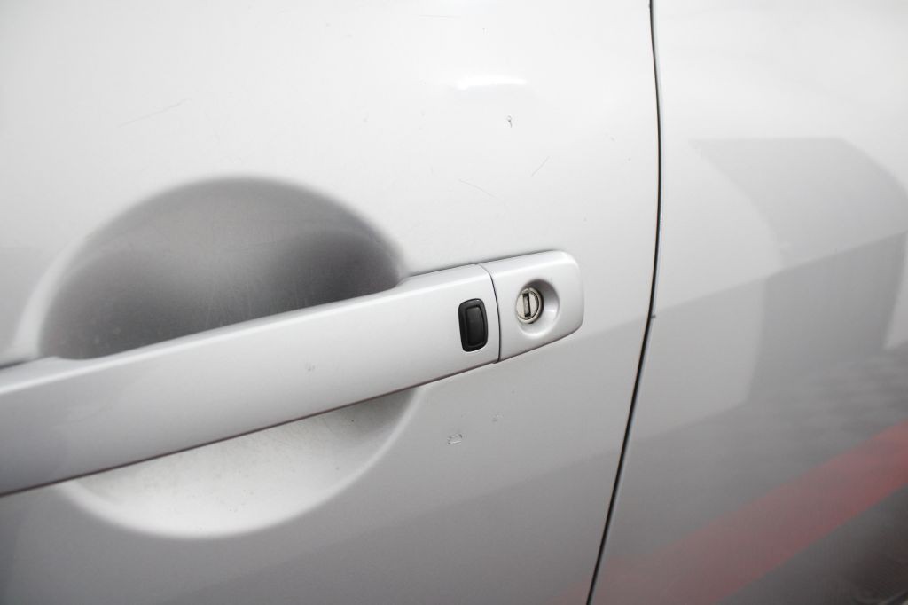 2013 INFINITI G37 Image 9