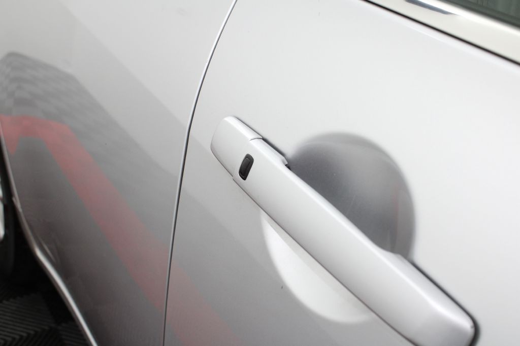 2013 INFINITI G37 Image 12