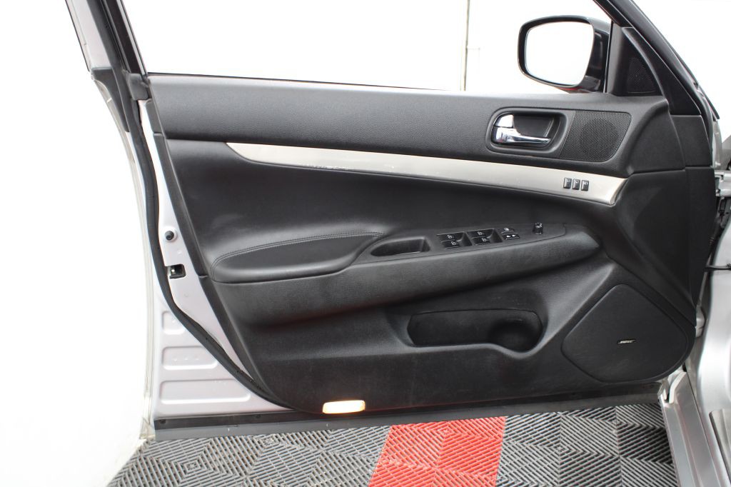 2013 INFINITI G37 Image 13