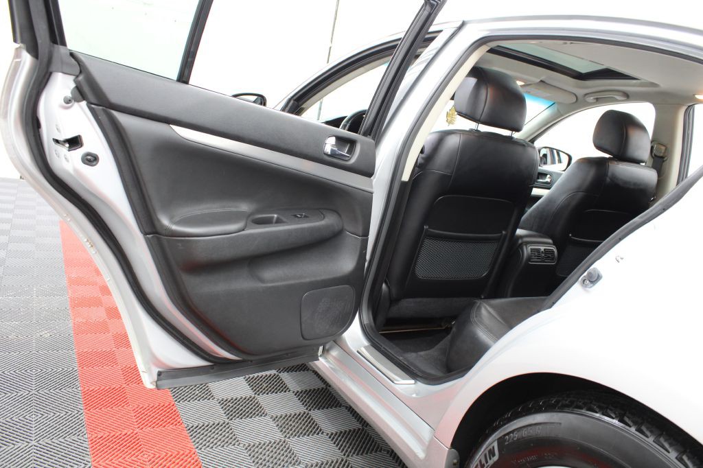 2013 INFINITI G37 Image 16
