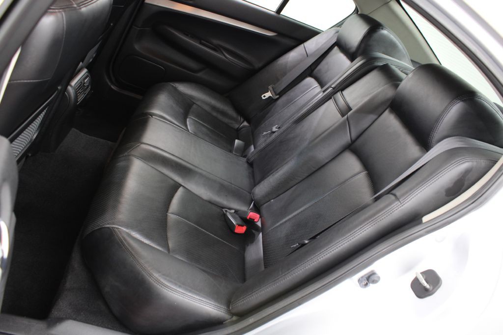 2013 INFINITI G37 Image 17