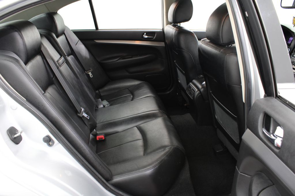 2013 INFINITI G37 Image 23
