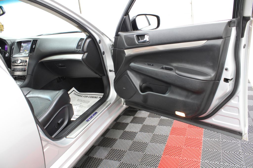 2013 INFINITI G37 Image 24