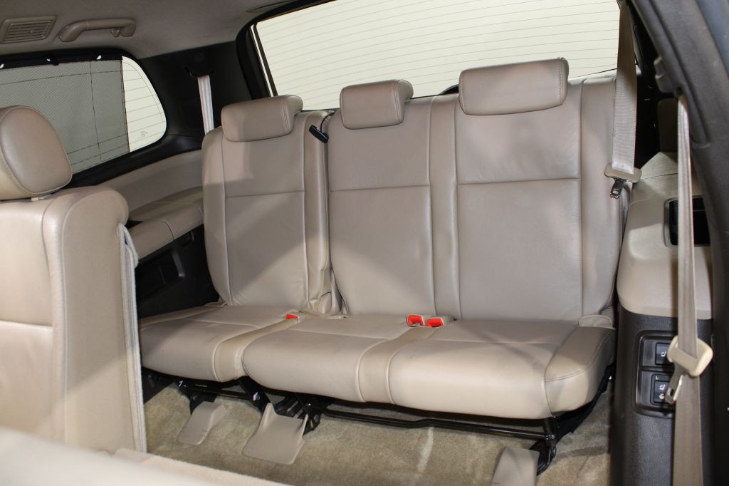 2011 Toyota Sequoia Image 17