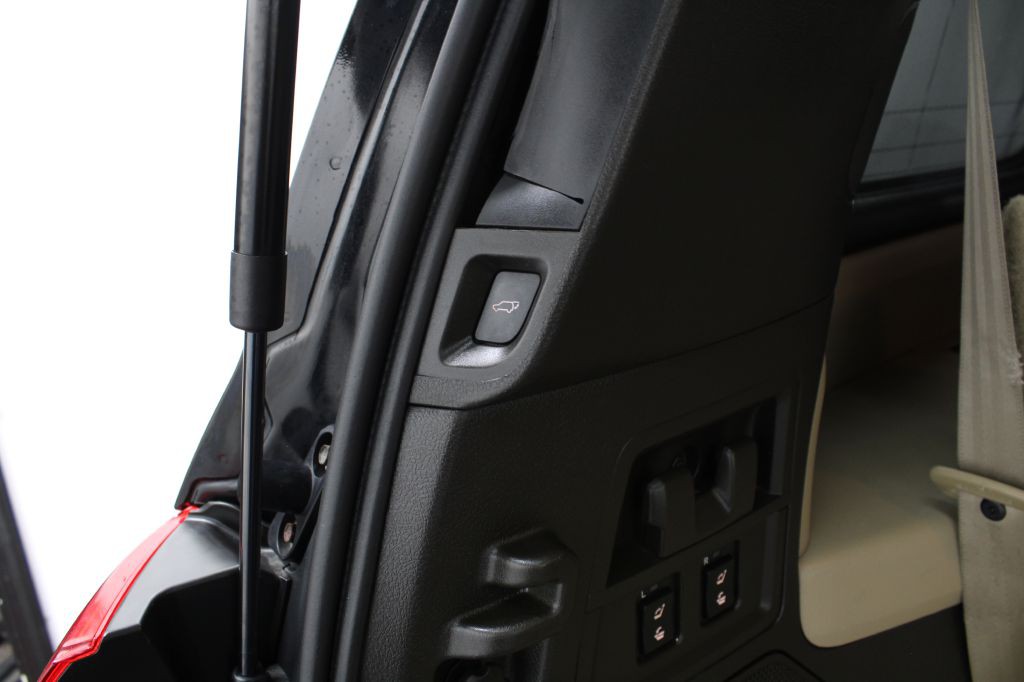 2011 Toyota Sequoia Image 20