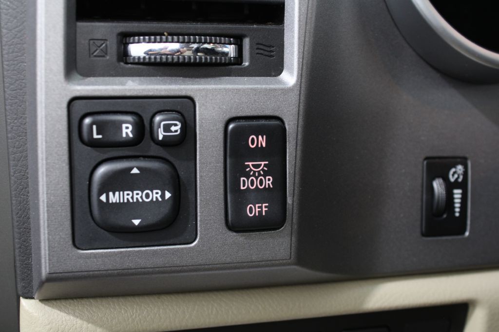 2011 Toyota Sequoia Image 39