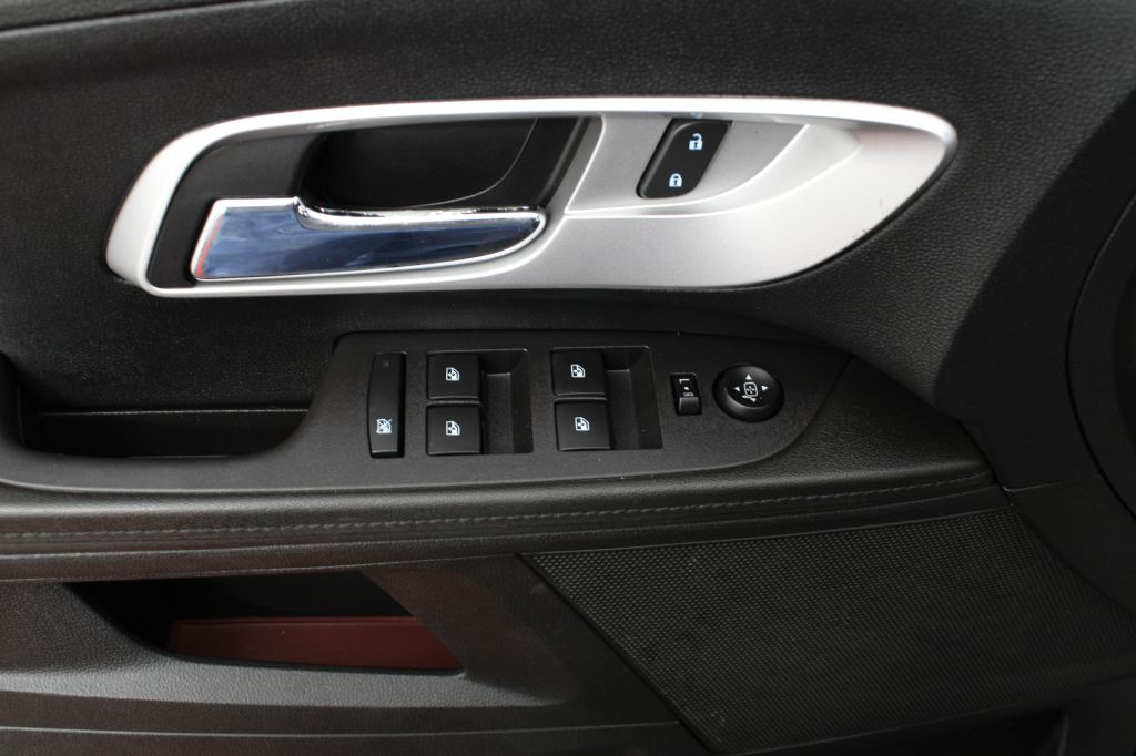 2017 Chevrolet Equinox Image 32