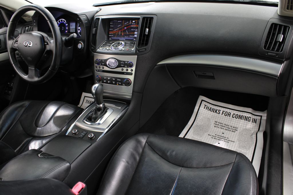 2010 INFINITI G37 Image 2