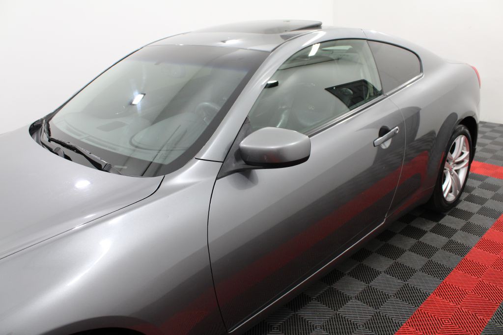 2010 INFINITI G37 Image 9
