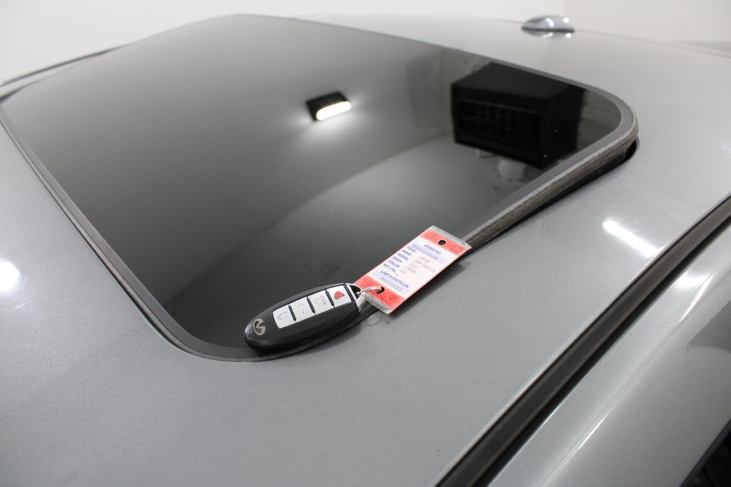 2010 INFINITI G37 Image 11