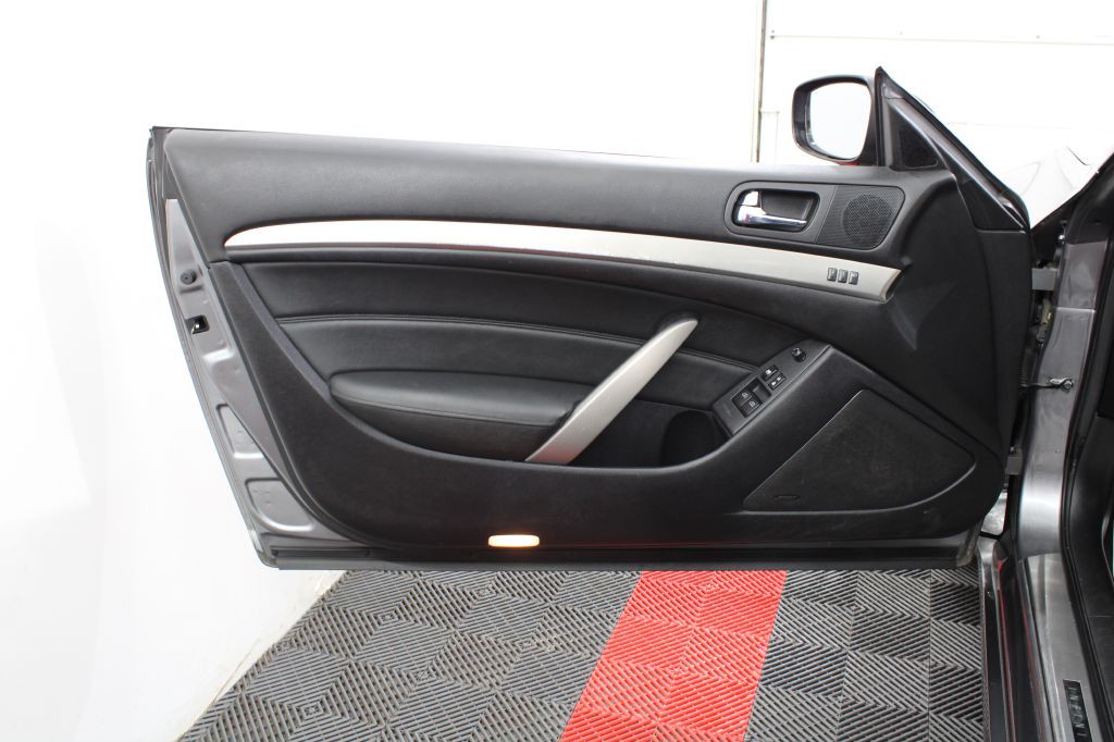 2010 INFINITI G37 Image 15