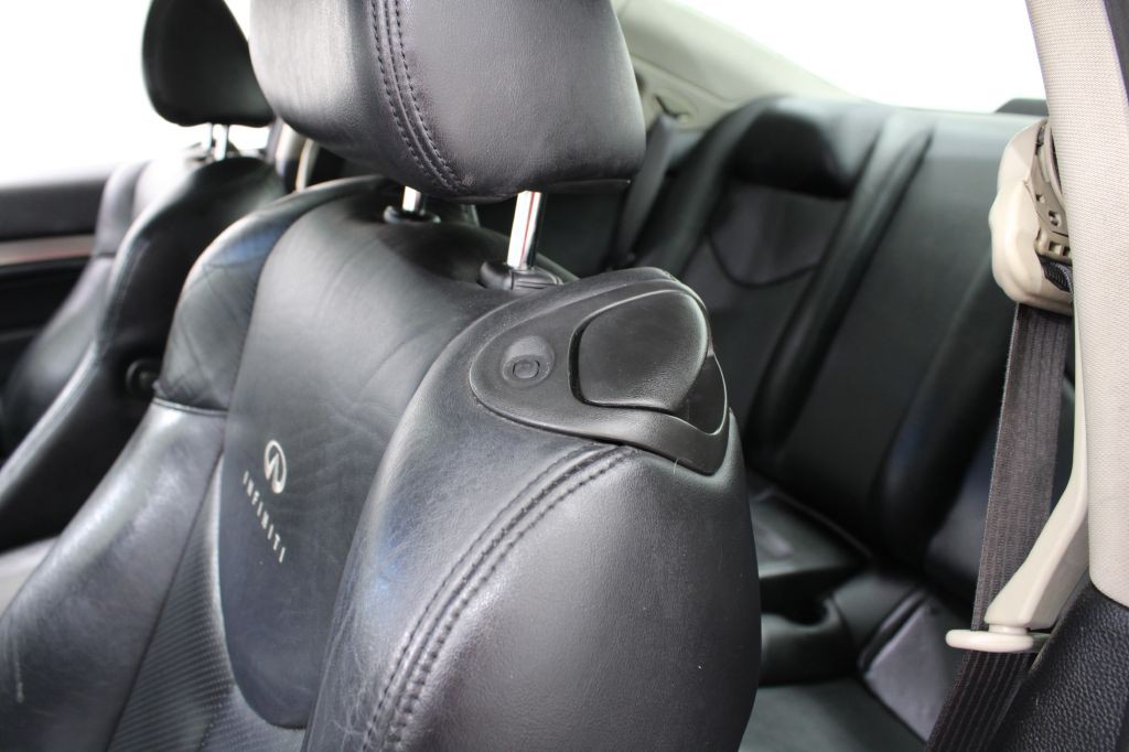 2010 INFINITI G37 Image 19
