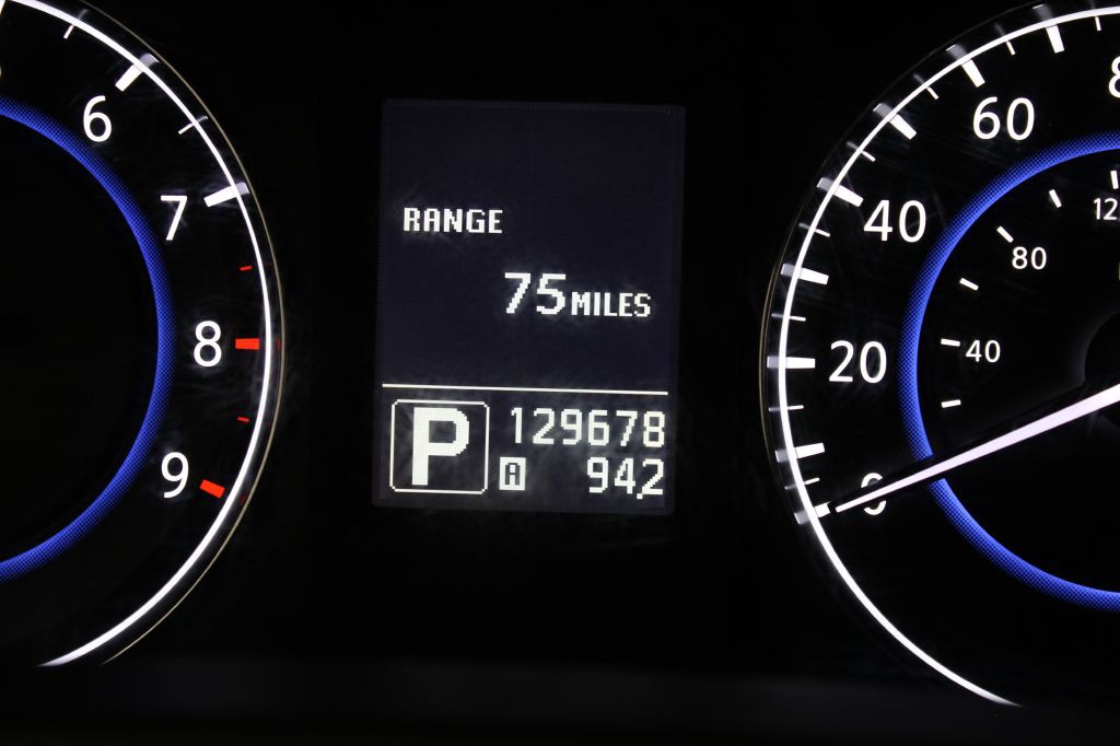 2010 INFINITI G37 Image 32