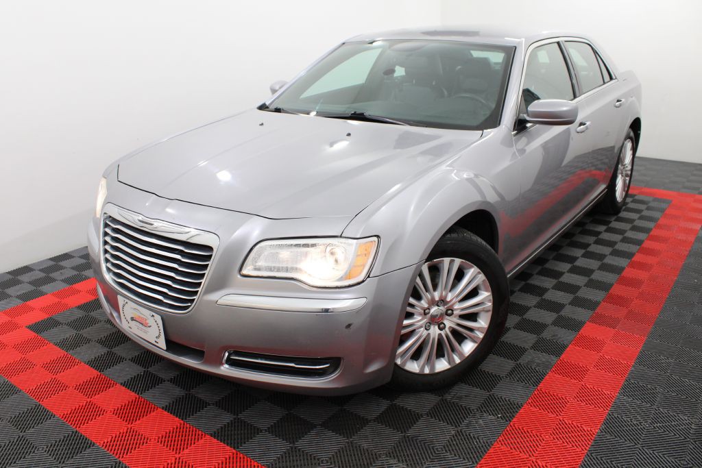 2014 Chrysler 300 Image 3