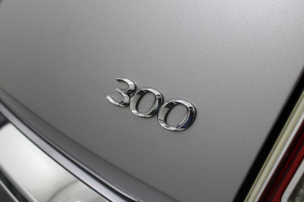 2014 Chrysler 300 Image 10