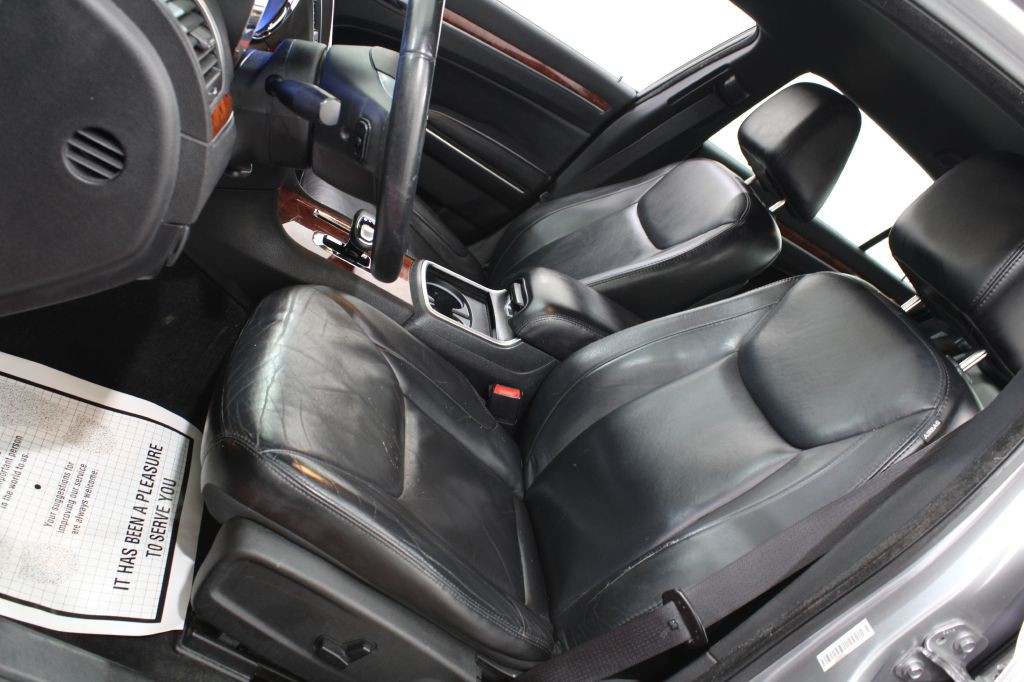 2014 Chrysler 300 Image 14