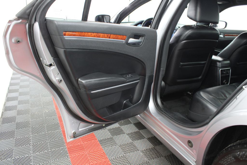 2014 Chrysler 300 Image 15