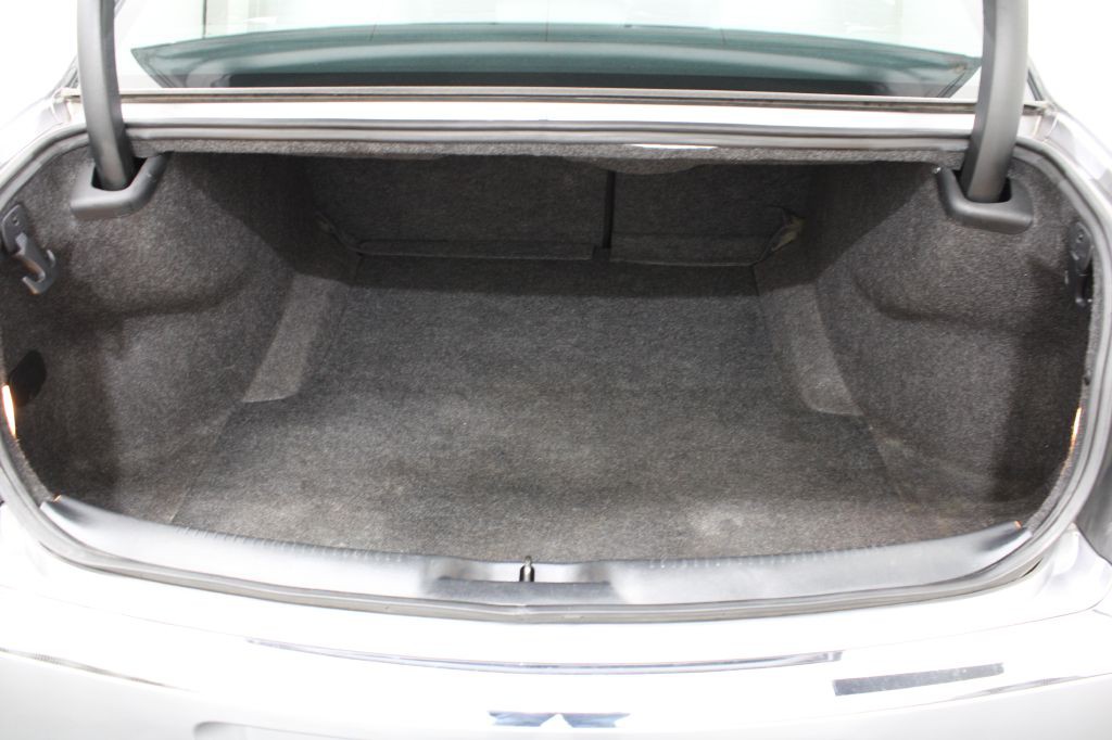 2014 Chrysler 300 Image 17