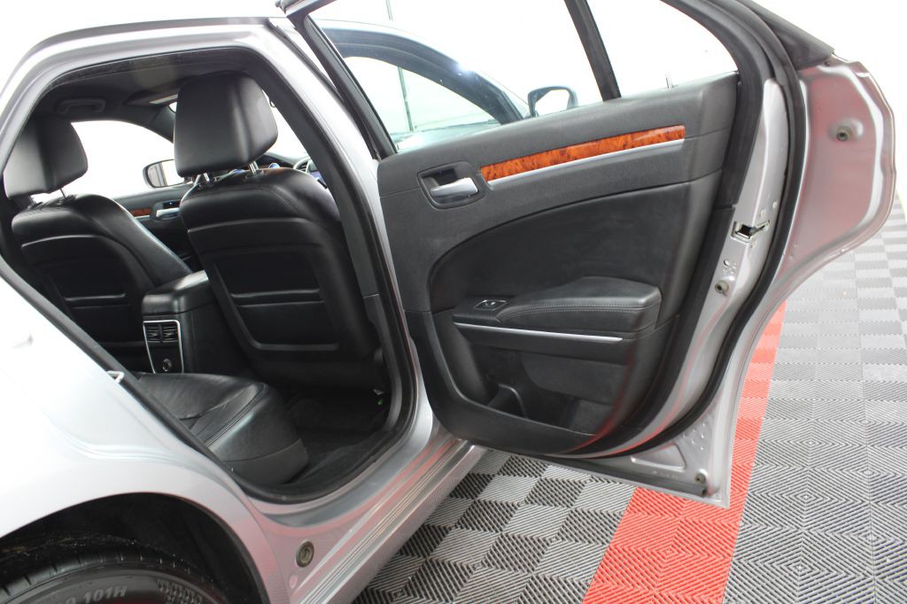 2014 Chrysler 300 Image 19