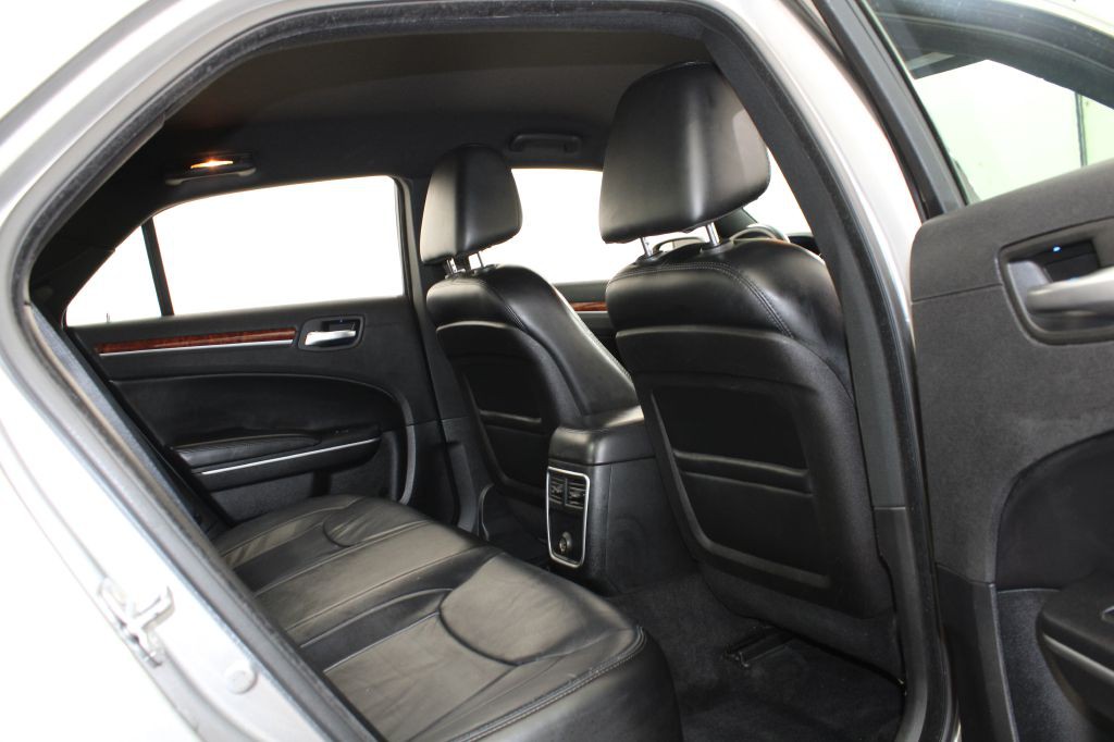 2014 Chrysler 300 Image 20