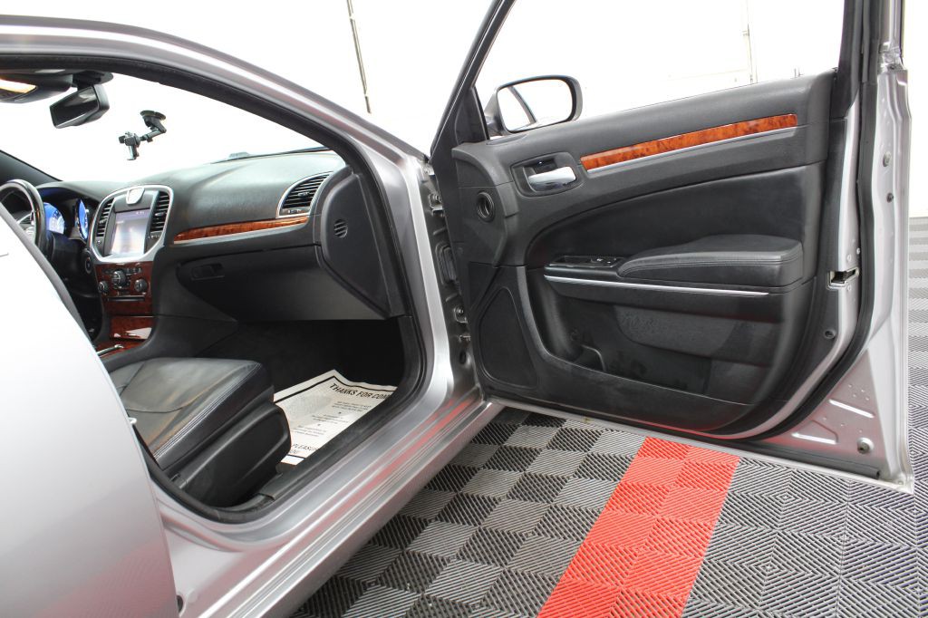 2014 Chrysler 300 Image 21