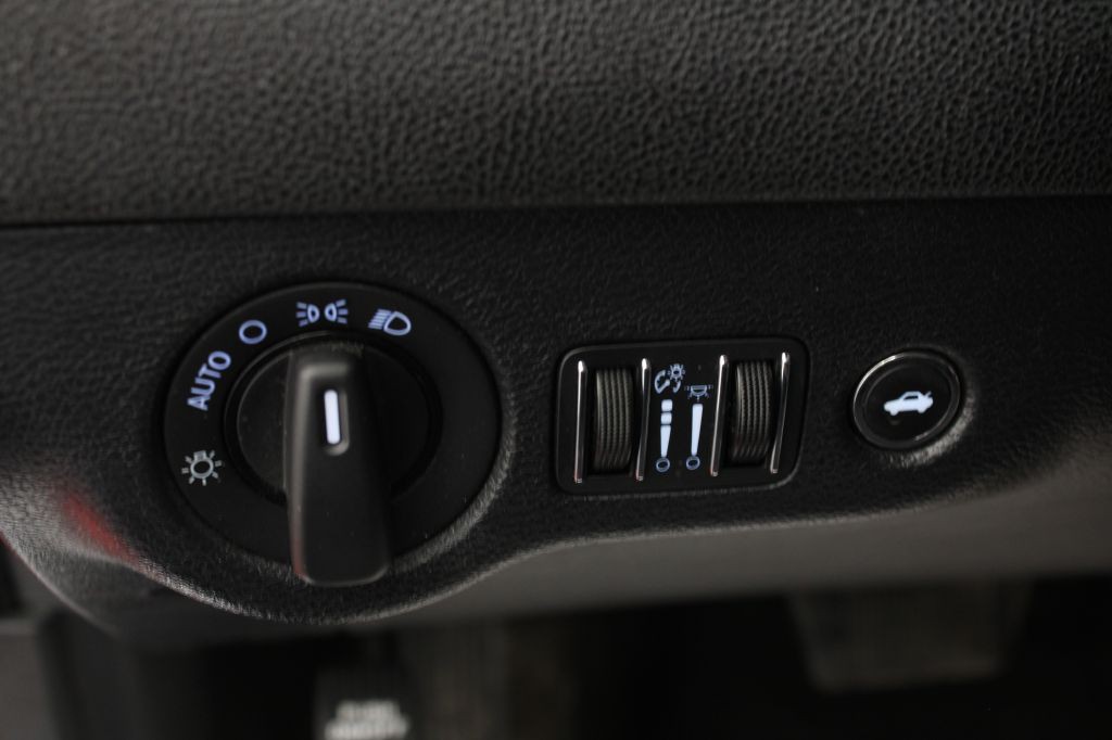 2014 Chrysler 300 Image 31