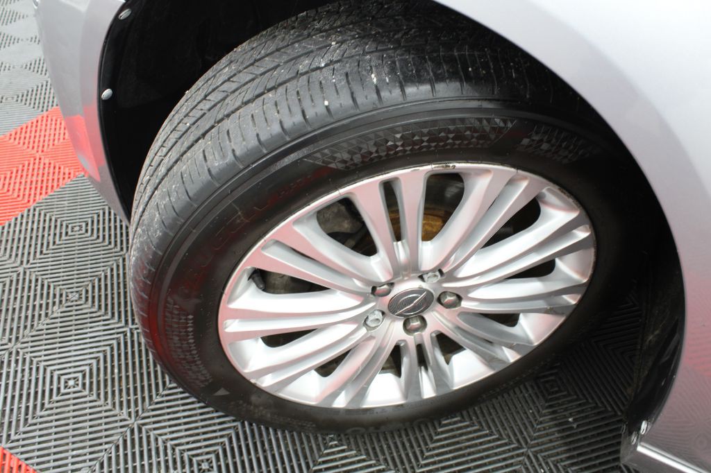 2014 Chrysler 300 Image 35