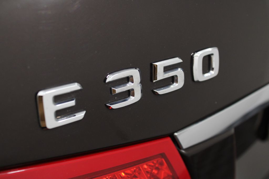 2010 Mercedes-Benz E-Class Image 11