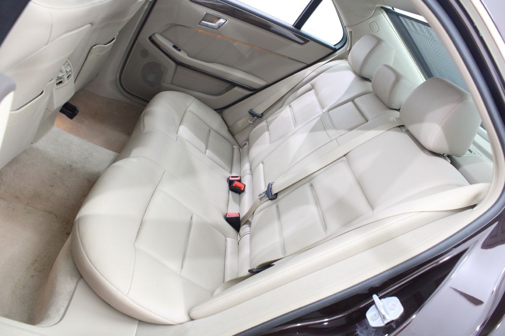 2010 Mercedes-Benz E-Class Image 19