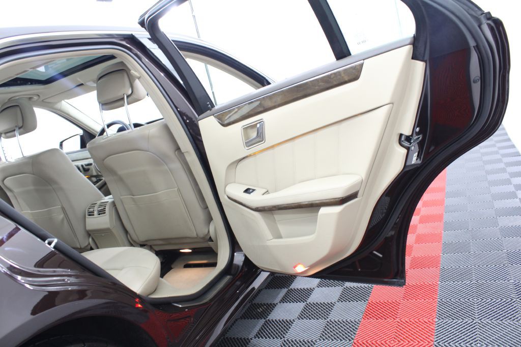 2010 Mercedes-Benz E-Class Image 21