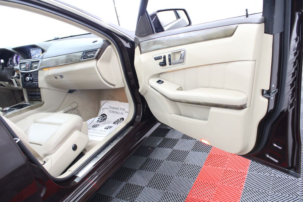 2010 Mercedes-Benz E-Class Image 24