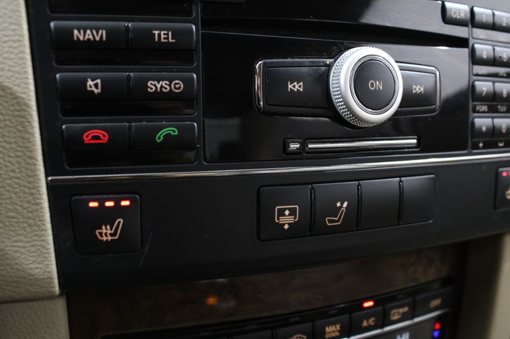 2010 Mercedes-Benz E-Class Image 30