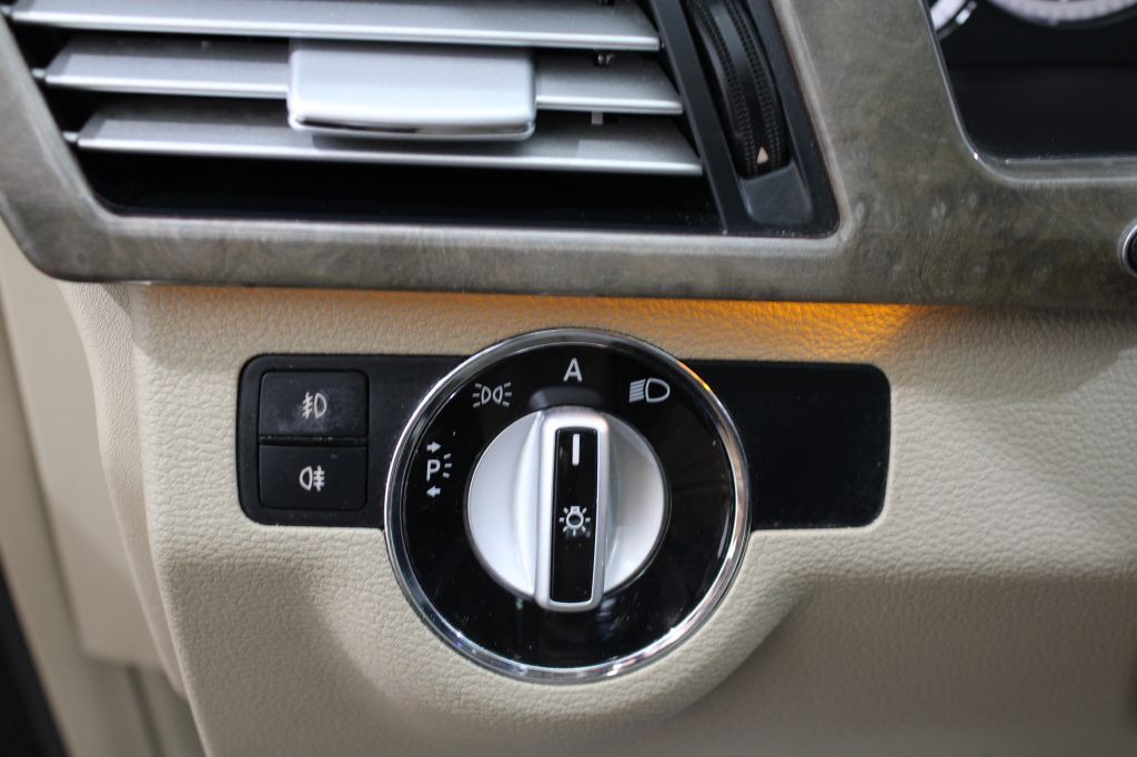 2010 Mercedes-Benz E-Class Image 35