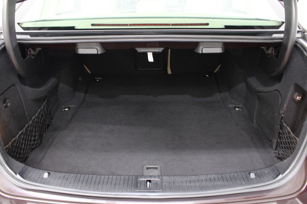 2010 Mercedes-Benz E-Class Image 38