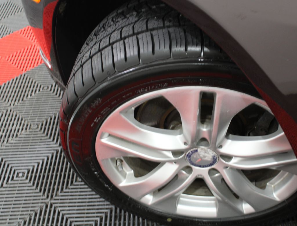 2010 Mercedes-Benz E-Class Image 40