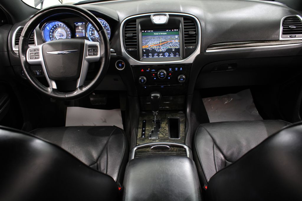 2014 Chrysler 300 Image 2