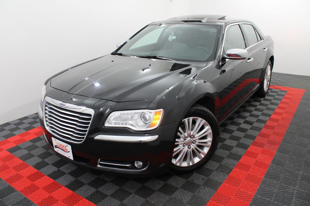 2014 Chrysler 300 Image 4