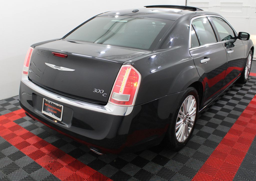 2014 Chrysler 300 Image 7