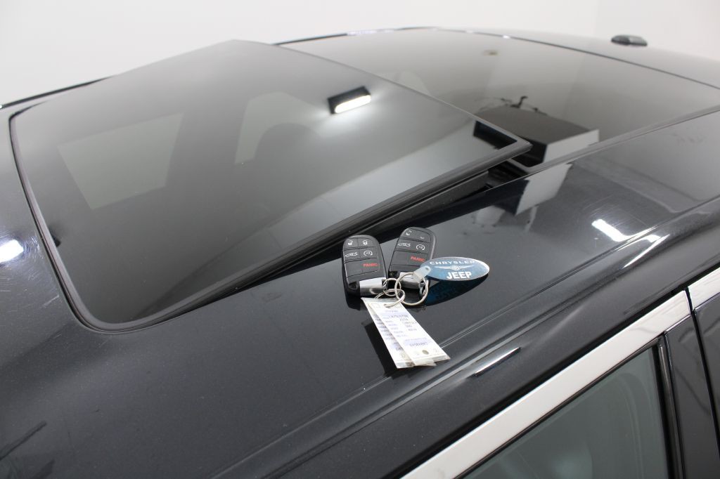 2014 Chrysler 300 Image 10