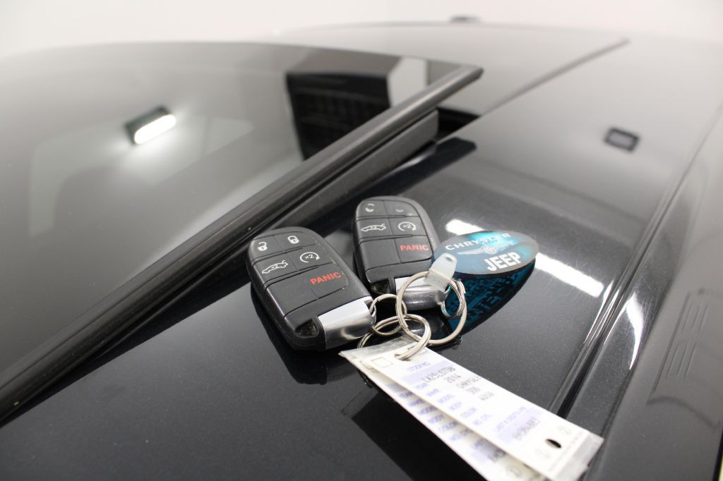 2014 Chrysler 300 Image 11