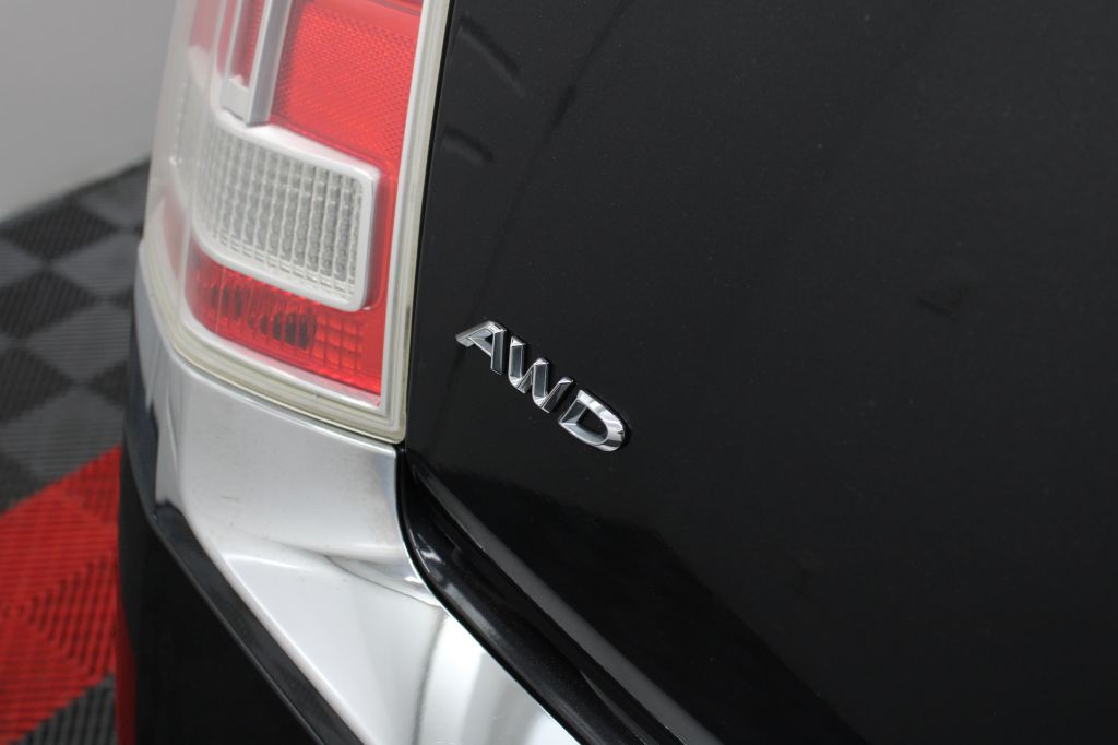 2014 Chrysler 300 Image 12