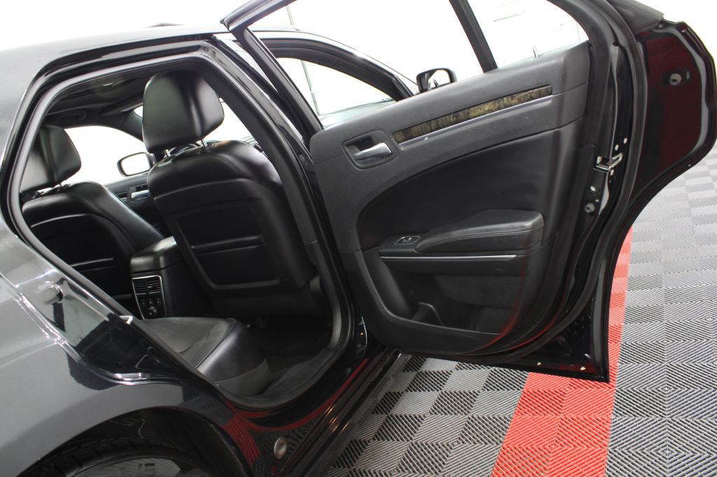 2014 Chrysler 300 Image 19
