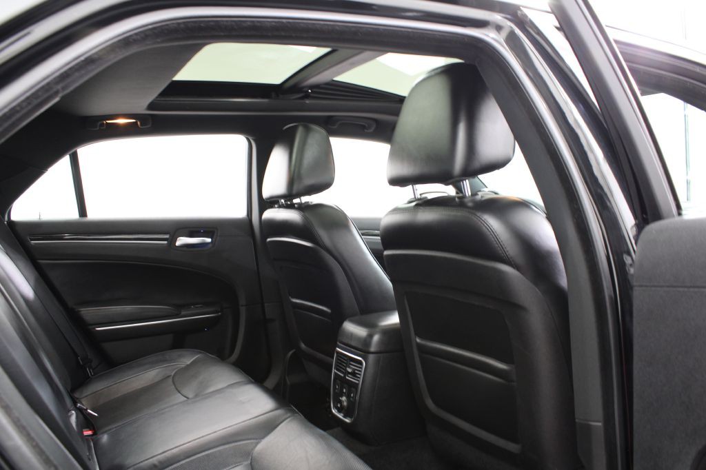 2014 Chrysler 300 Image 21