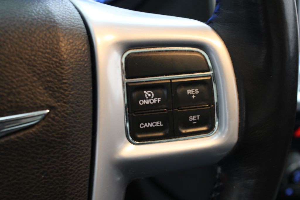 2014 Chrysler 300 Image 29