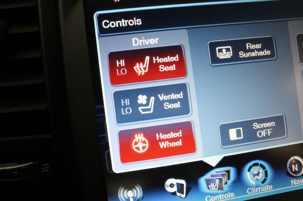 2014 Chrysler 300 Image 32