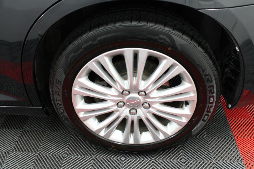 2014 Chrysler 300 Image 48