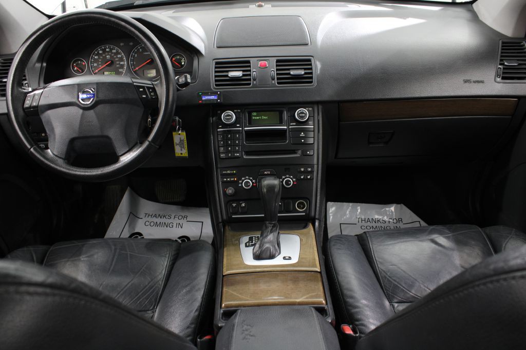 2010 Volvo XC90 Image 2