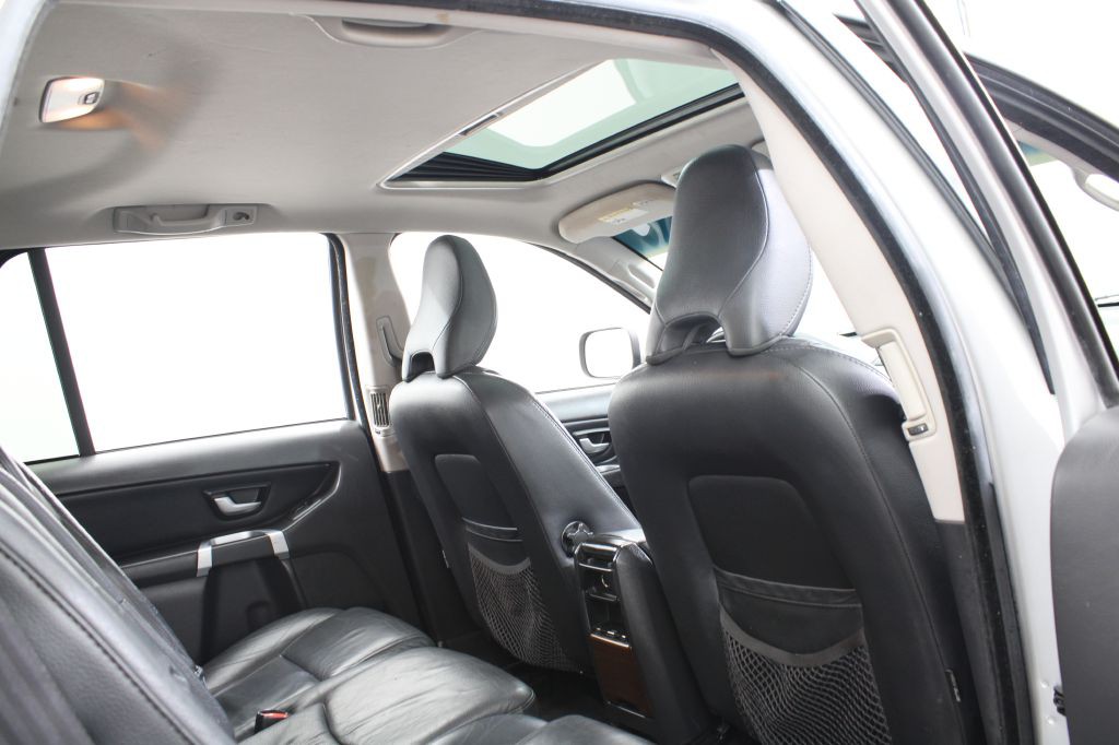 2010 Volvo XC90 Image 21