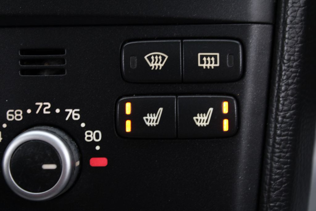 2010 Volvo XC90 Image 30